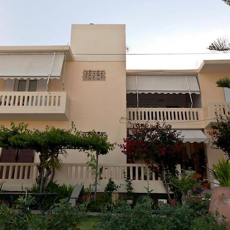 Raisakis Apartments Agia Marina Exteriör bild