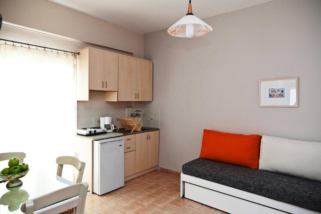Raisakis Apartments Agia Marina Exteriör bild