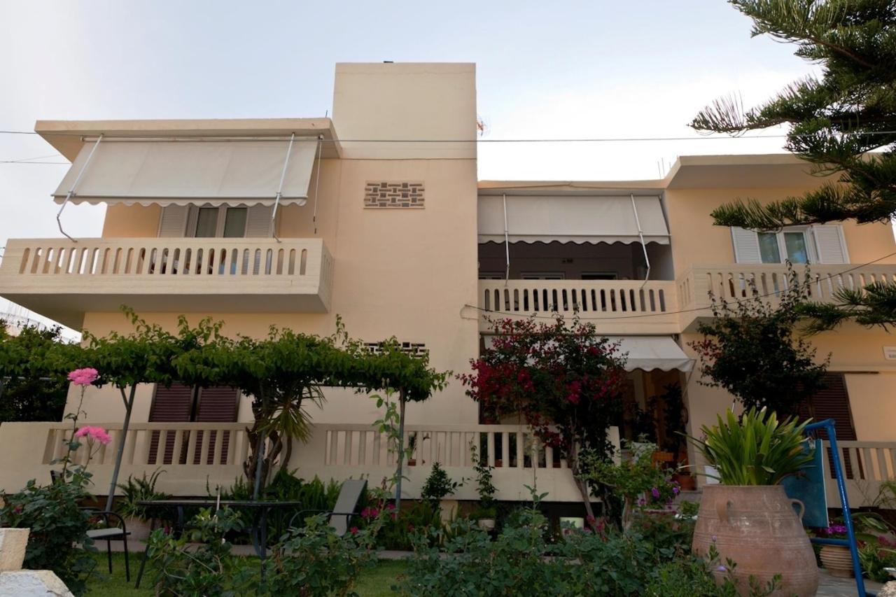 Raisakis Apartments Agia Marina Exteriör bild