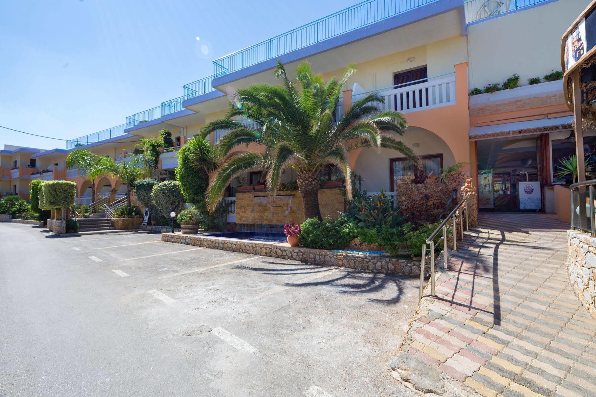 Raisakis Apartments Agia Marina Exteriör bild