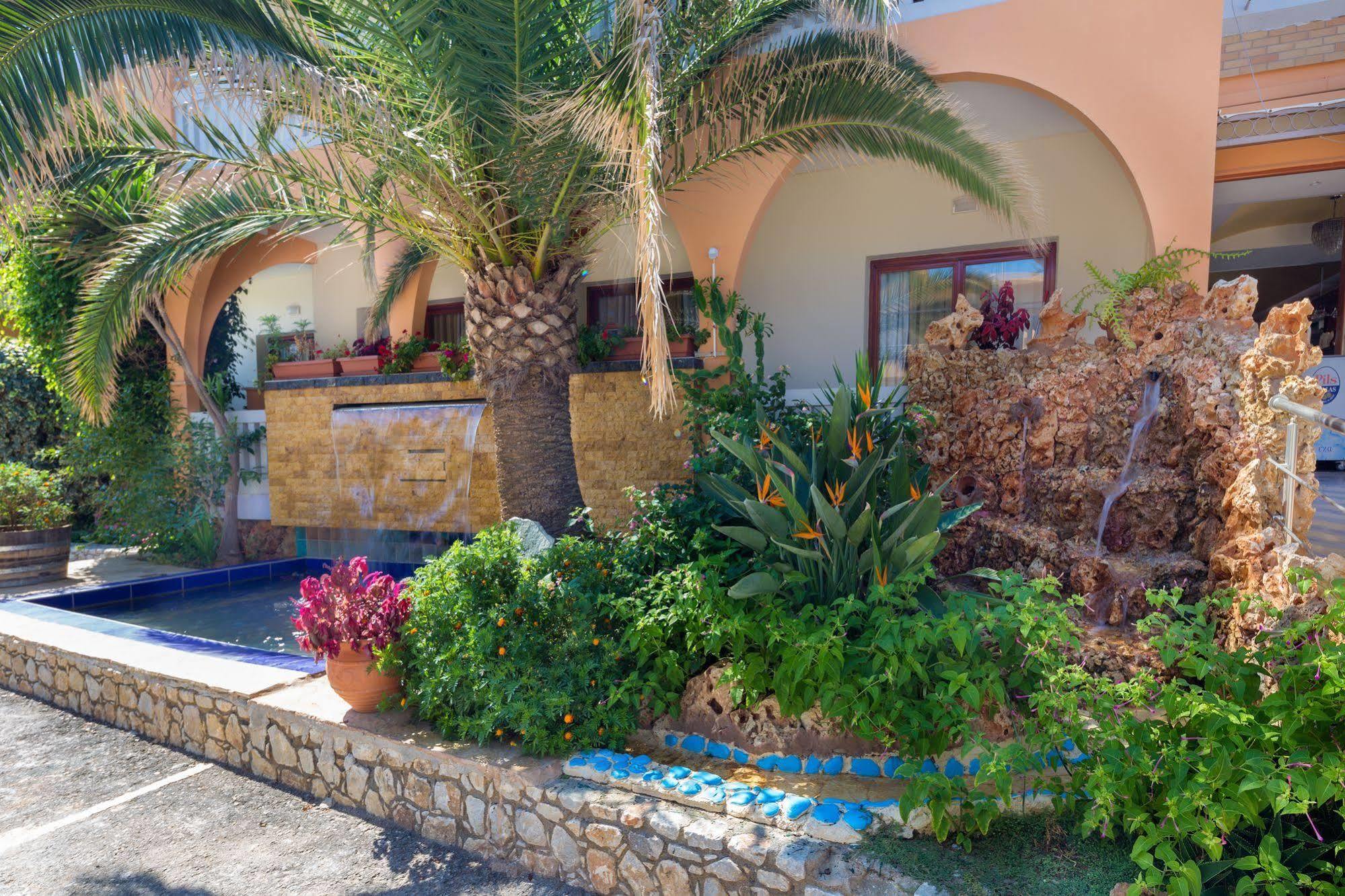 Raisakis Apartments Agia Marina Exteriör bild