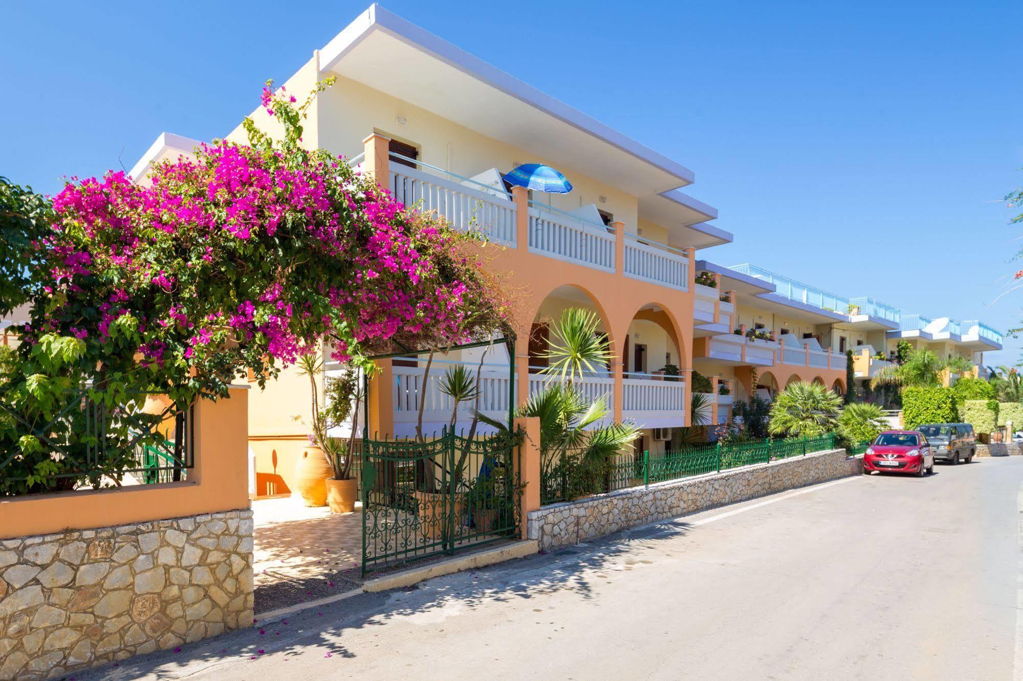 Raisakis Apartments Agia Marina Exteriör bild