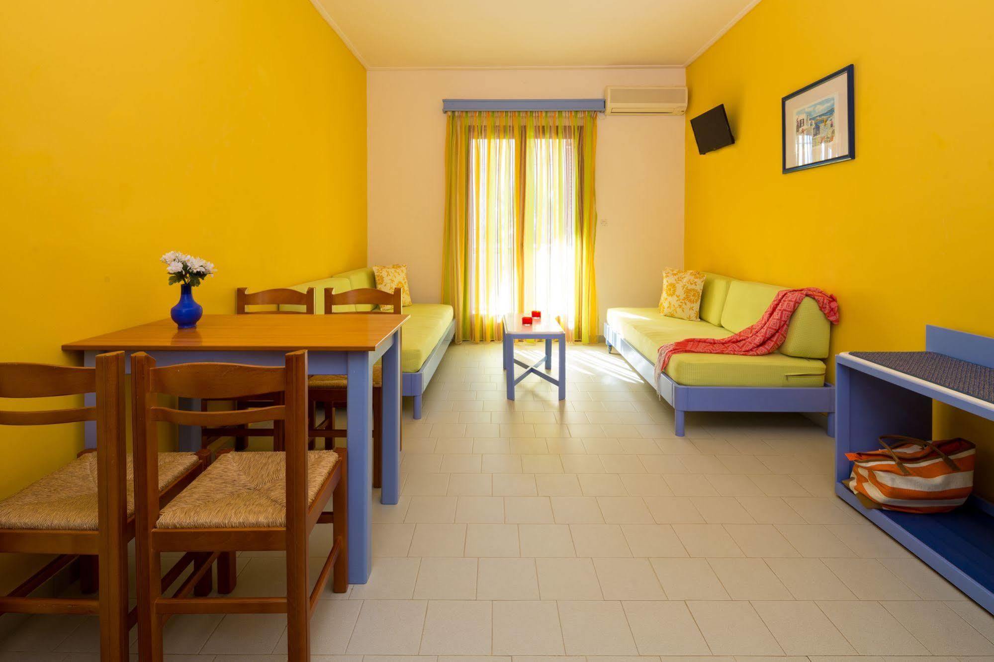 Raisakis Apartments Agia Marina Exteriör bild