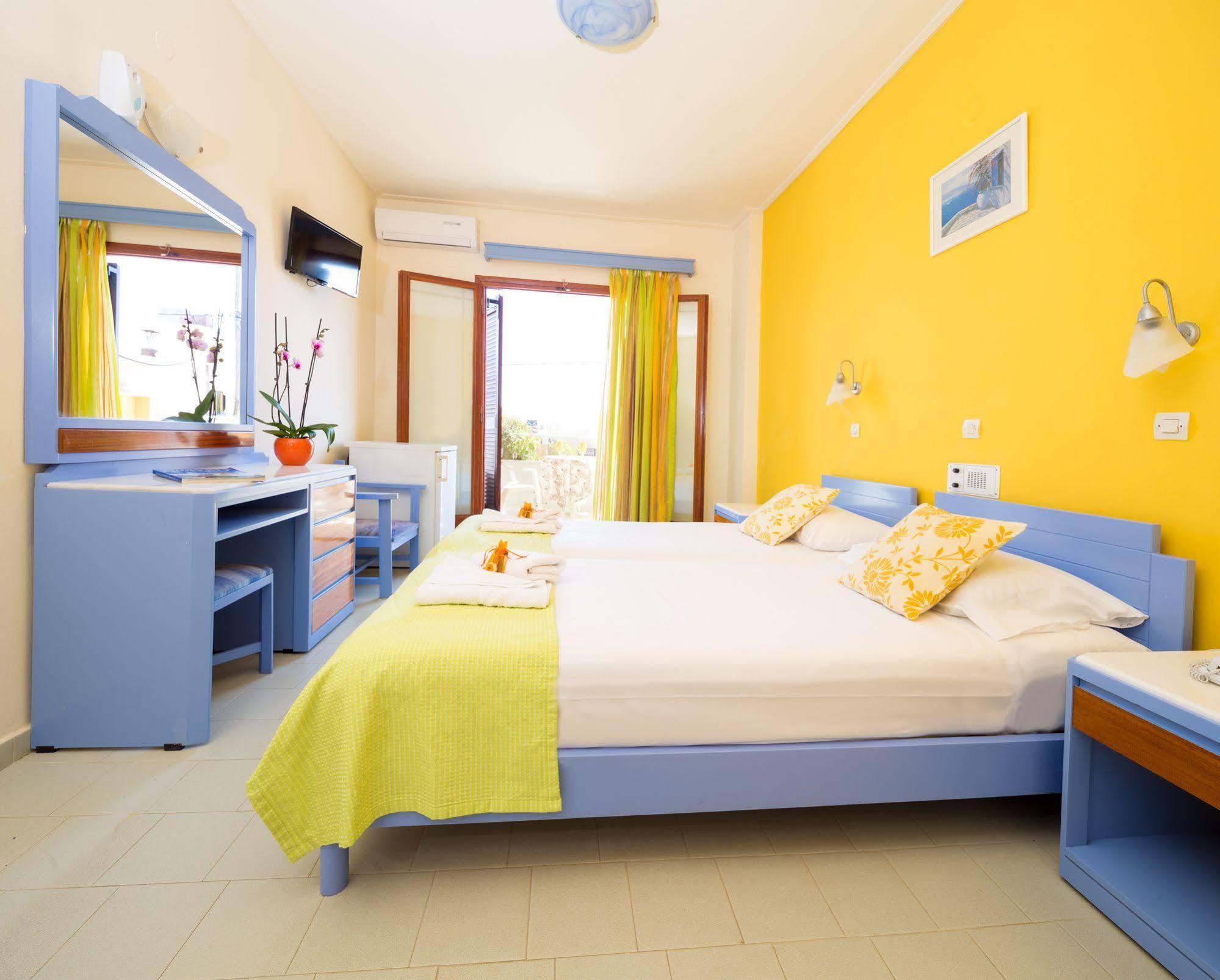 Raisakis Apartments Agia Marina Exteriör bild