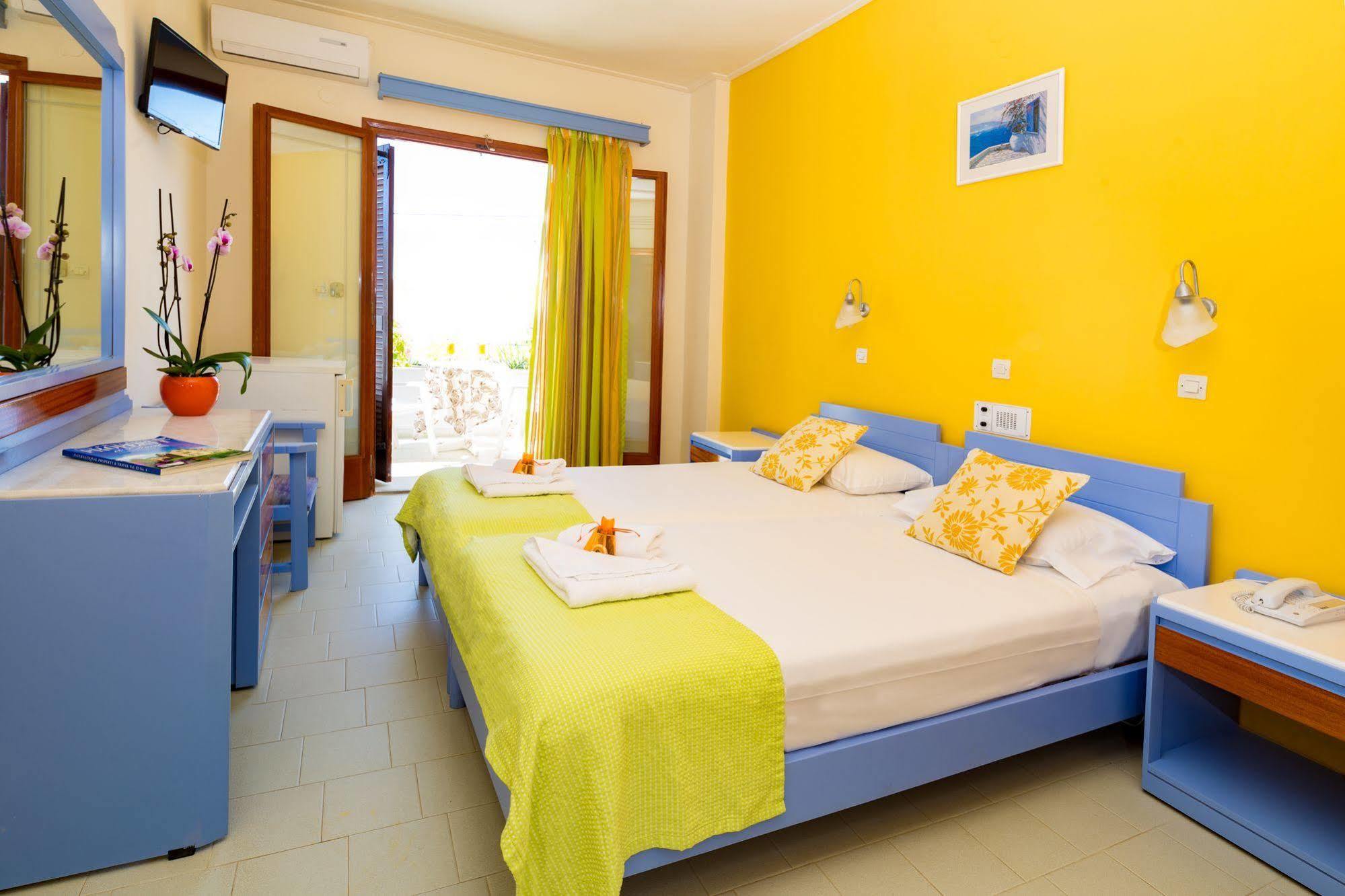 Raisakis Apartments Agia Marina Exteriör bild
