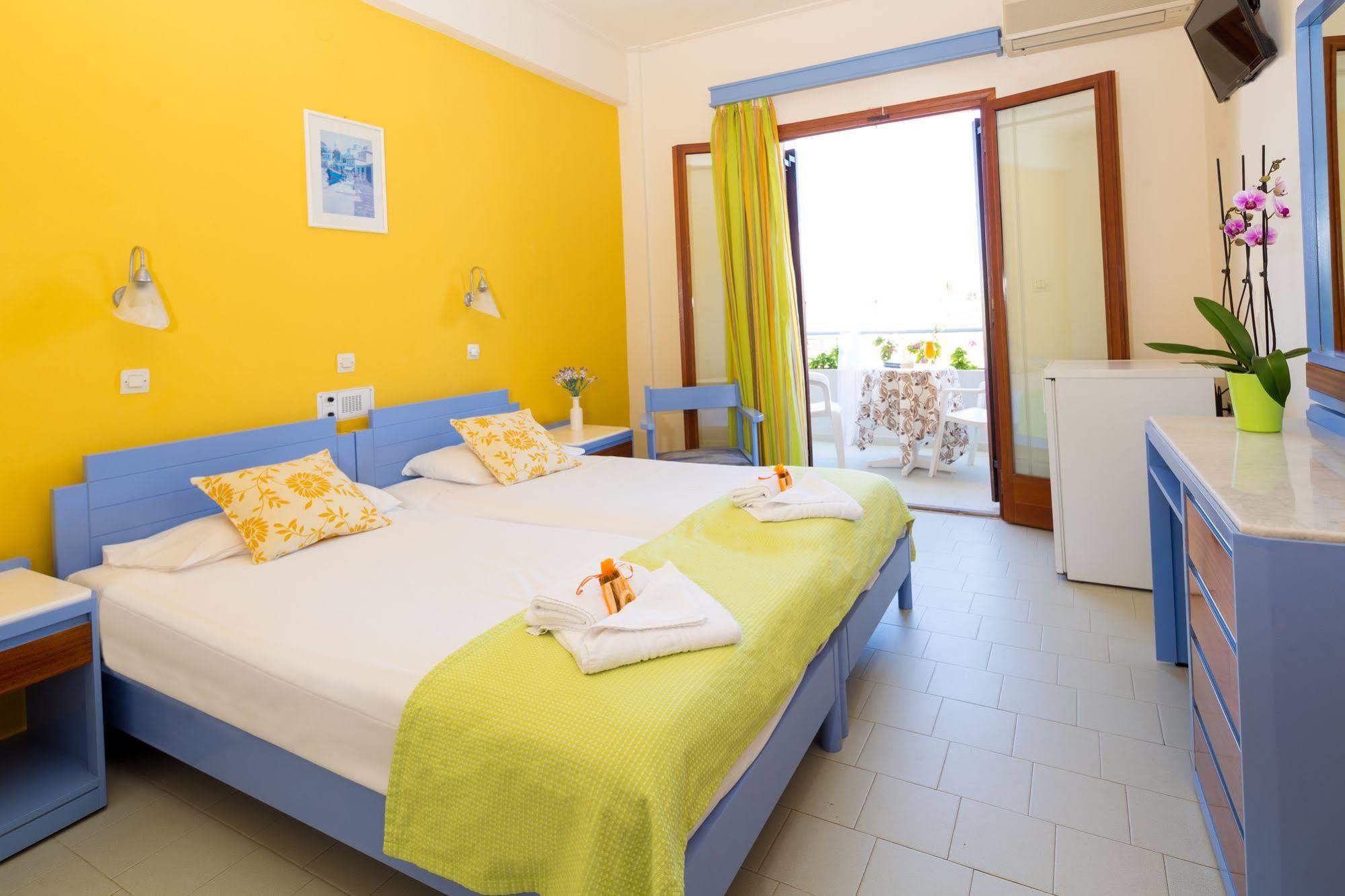 Raisakis Apartments Agia Marina Exteriör bild